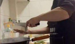 阿姨爆料怎么煮饭的视频